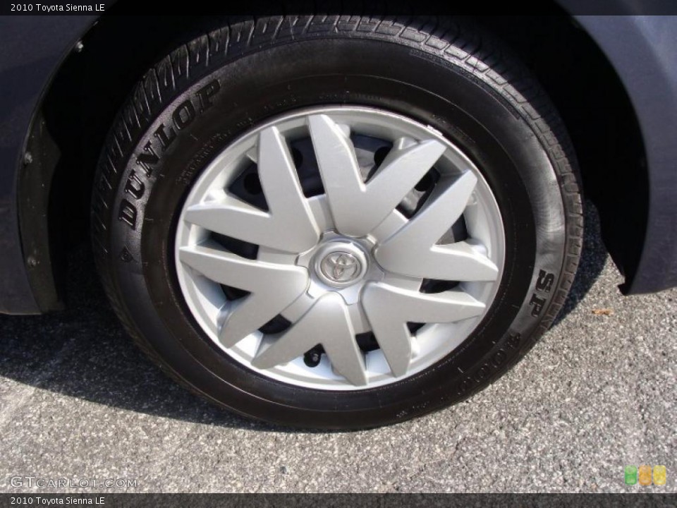2010 Toyota Sienna LE Wheel and Tire Photo #37944239