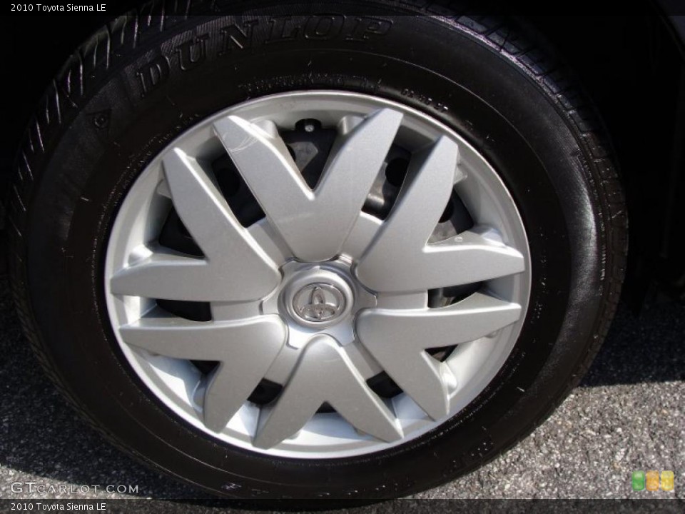 2010 Toyota Sienna LE Wheel and Tire Photo #37944243