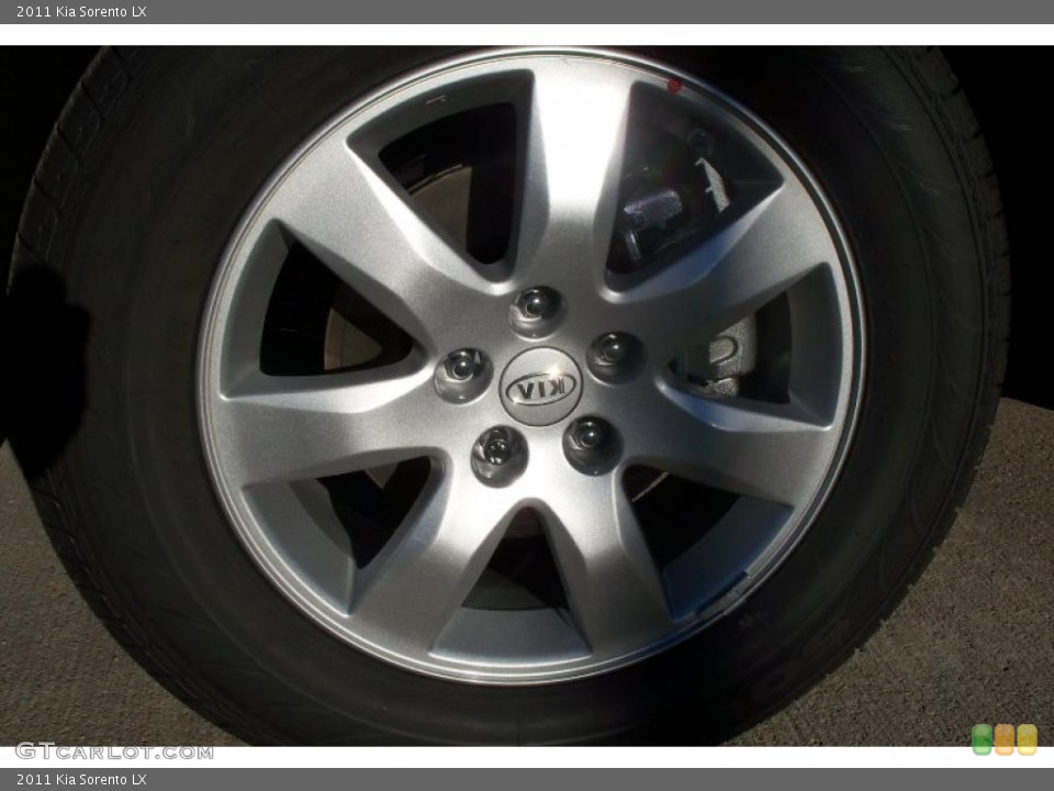 2011 Kia Sorento LX Wheel and Tire Photo #37959488