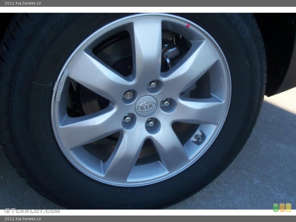 2011 Kia Sorento LX Wheel and Tire Photo #37959504