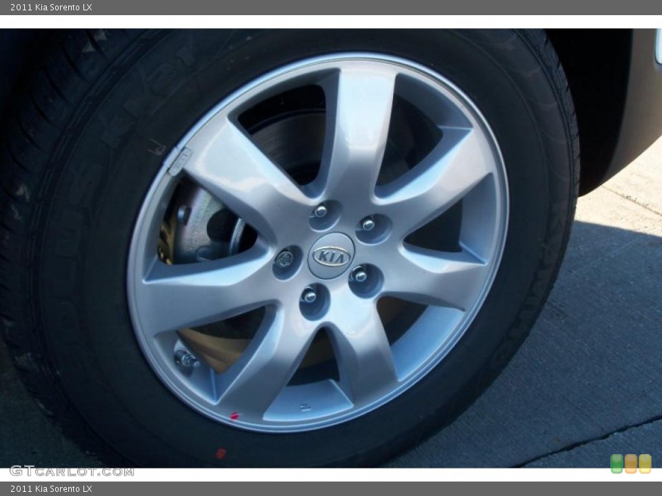 2011 Kia Sorento LX Wheel and Tire Photo #37959540