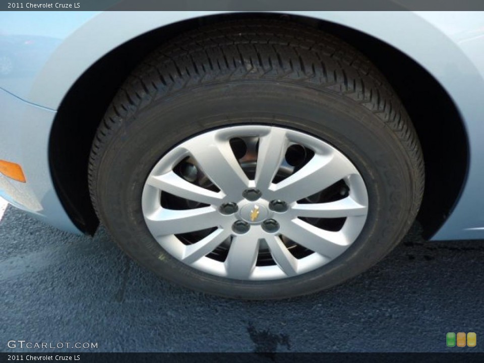 2011 Chevrolet Cruze LS Wheel and Tire Photo #37966616