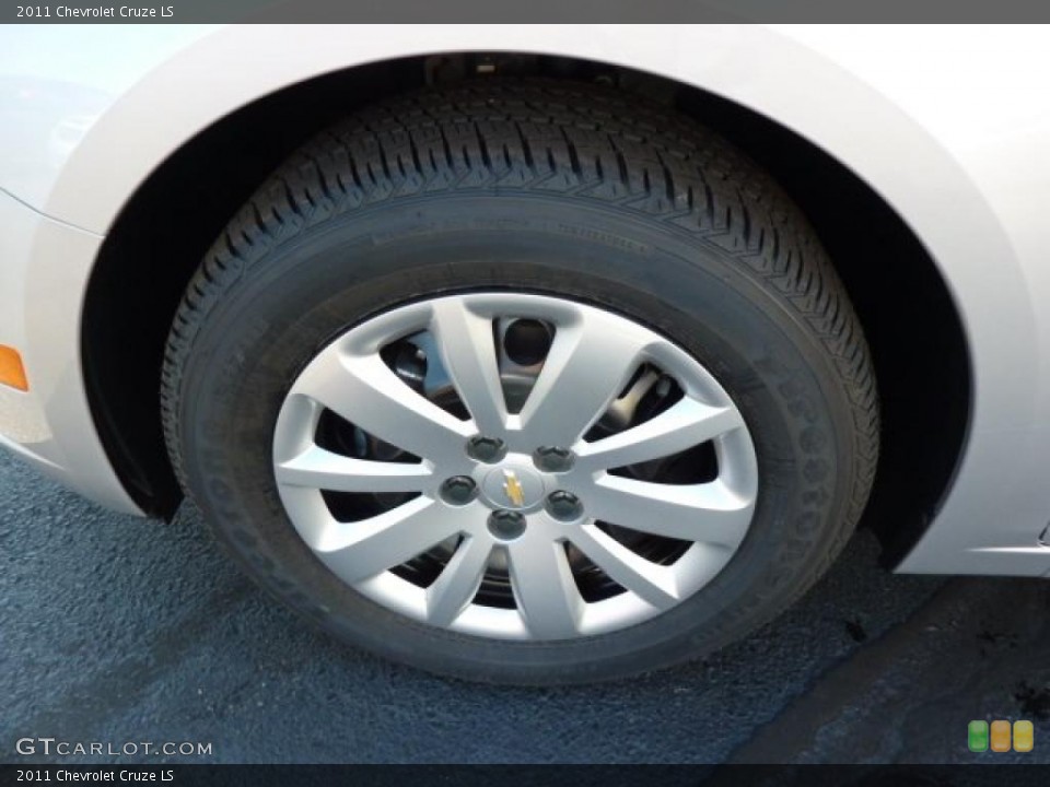 2011 Chevrolet Cruze LS Wheel and Tire Photo #37969880