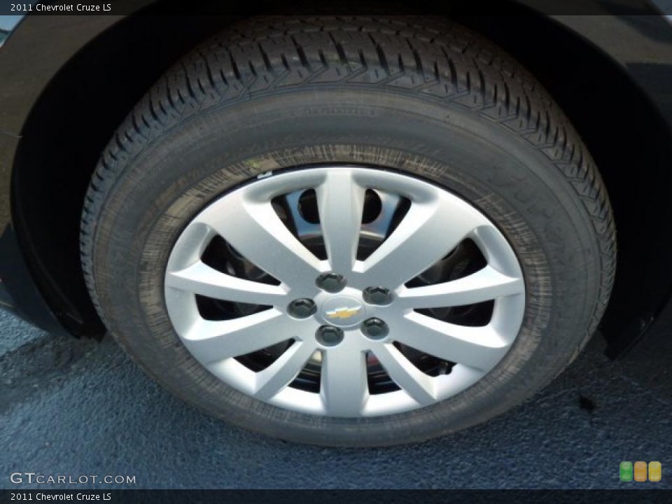 2011 Chevrolet Cruze LS Wheel and Tire Photo #37970792