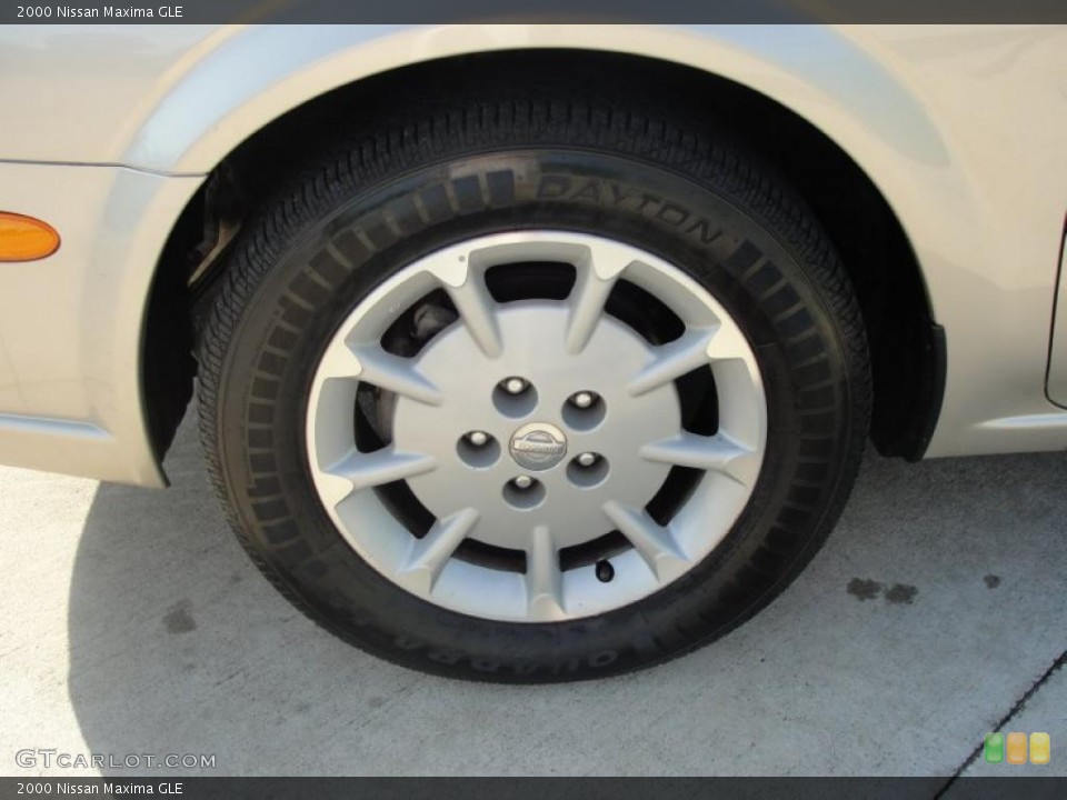 2000 Nissan Maxima GLE Wheel and Tire Photo #37996345