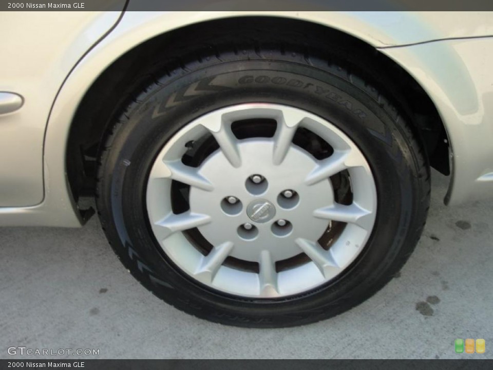 2000 Nissan Maxima GLE Wheel and Tire Photo #37996365