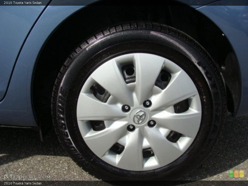 2010 Toyota Yaris Sedan Wheel and Tire Photo #38023576