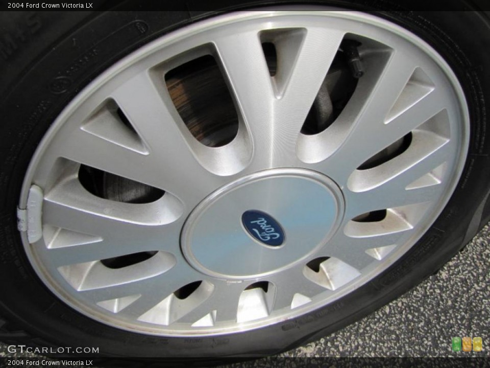 2004 Ford Crown Victoria LX Wheel and Tire Photo #38082611