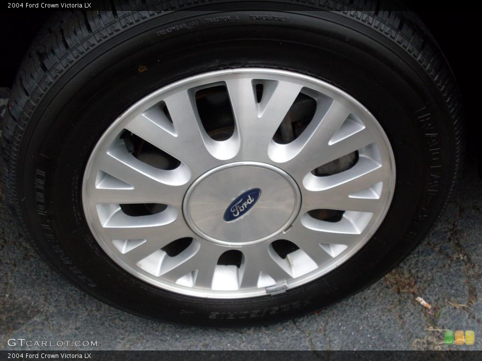 2004 Ford Crown Victoria LX Wheel and Tire Photo #38086599