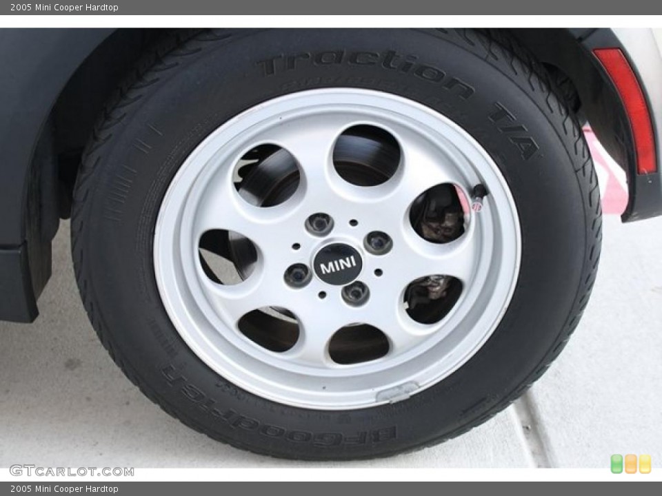 2005 Mini Cooper Hardtop Wheel and Tire Photo #38095115