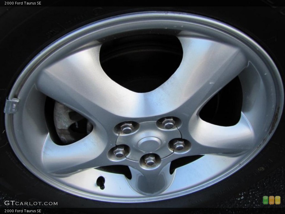 2000 Ford Taurus SE Wheel and Tire Photo #38112383