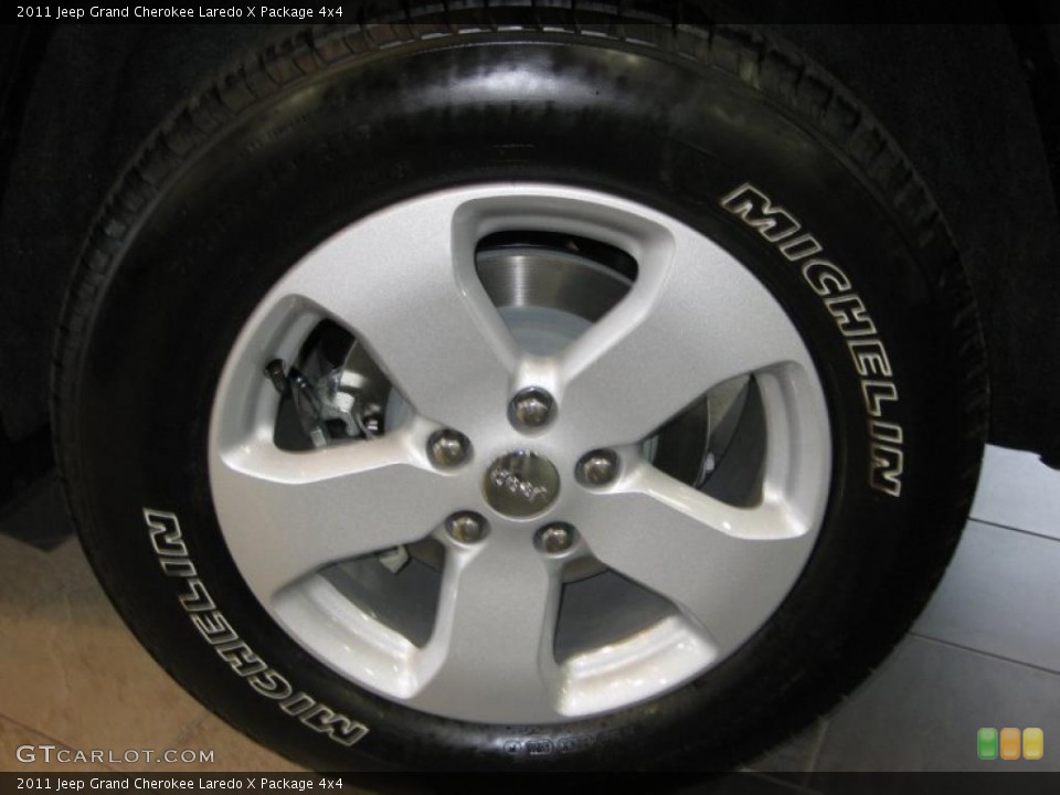 2011 Jeep Grand Cherokee Laredo X Package 4x4 Wheel and Tire Photo #38115463