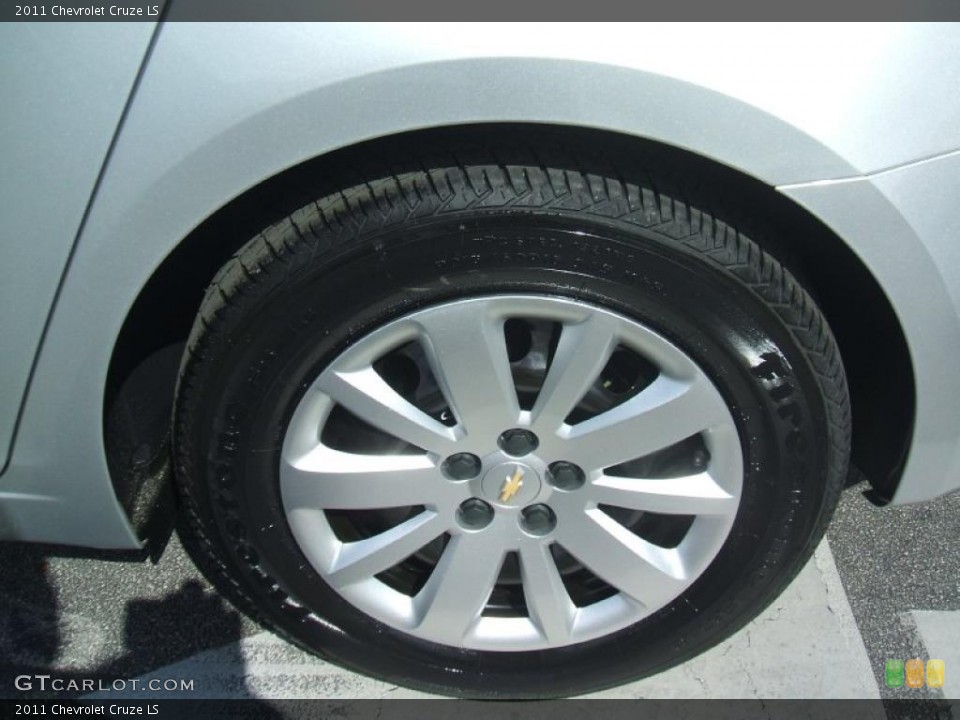 2011 Chevrolet Cruze LS Wheel and Tire Photo #38144930