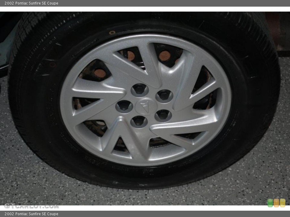 2002 Pontiac Sunfire SE Coupe Wheel and Tire Photo #38156465