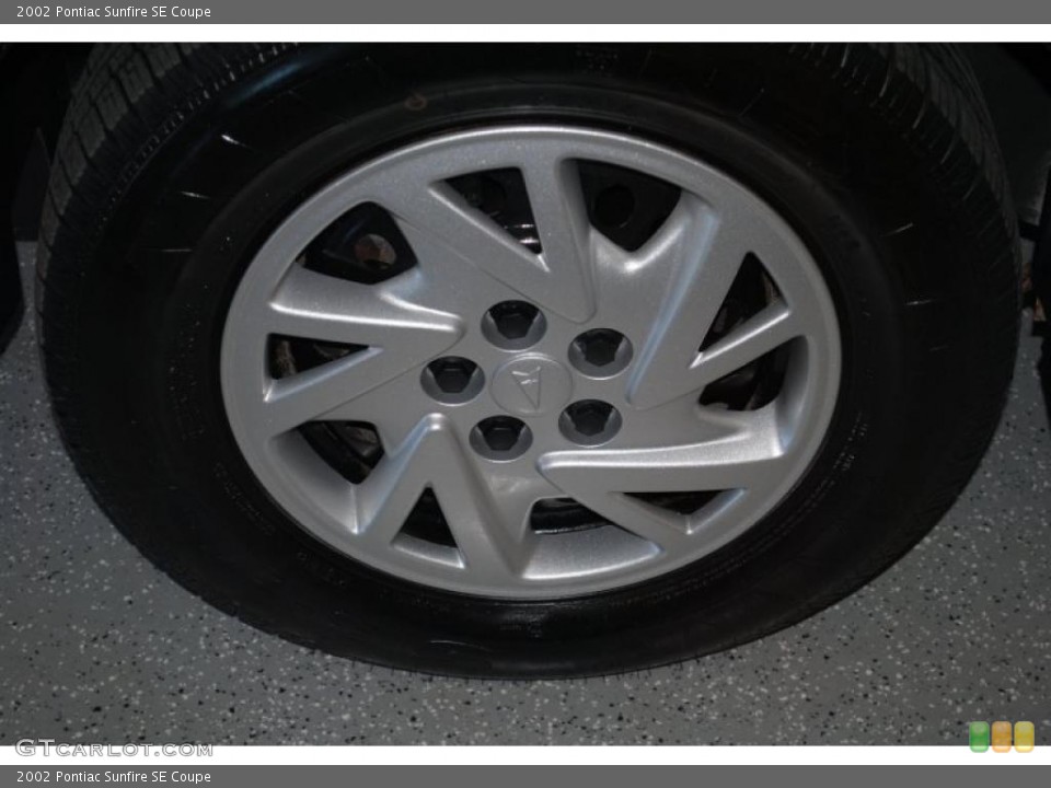 2002 Pontiac Sunfire SE Coupe Wheel and Tire Photo #38156477
