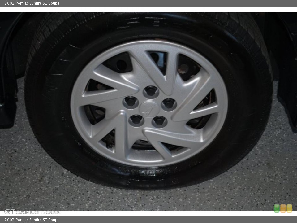 2002 Pontiac Sunfire SE Coupe Wheel and Tire Photo #38156489