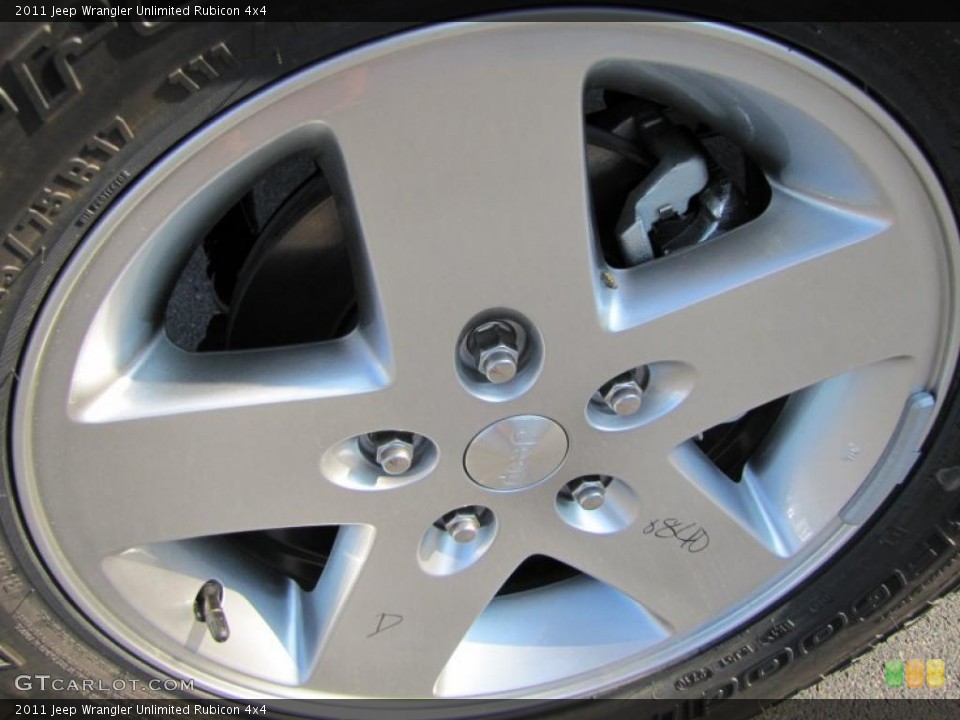 2011 Jeep Wrangler Unlimited Rubicon 4x4 Wheel and Tire Photo #38162693
