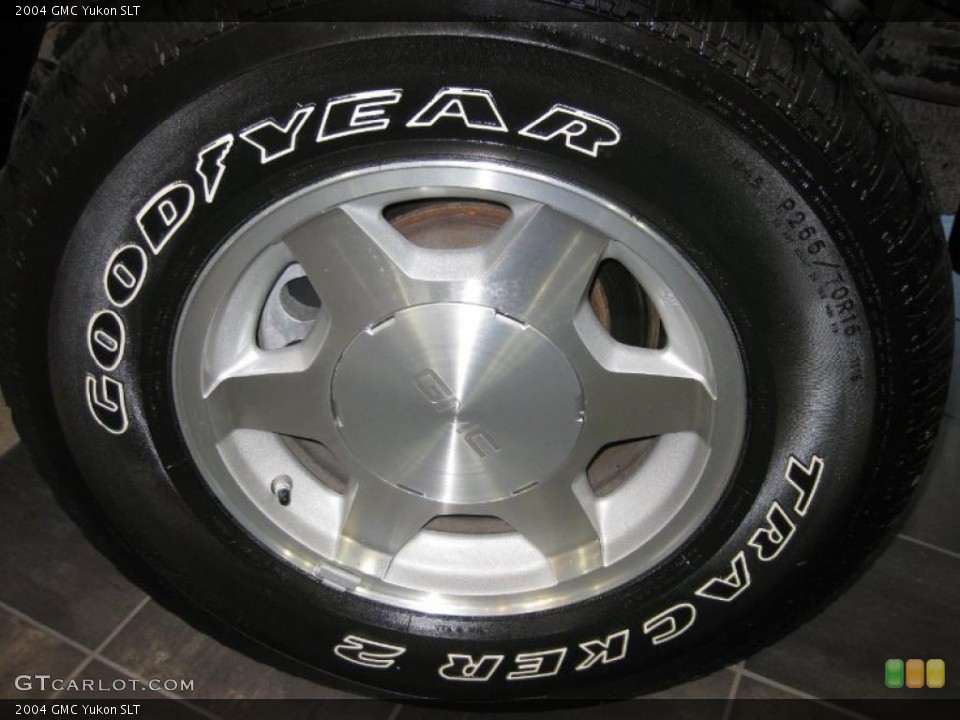 2004 GMC Yukon SLT Wheel and Tire Photo #38198712