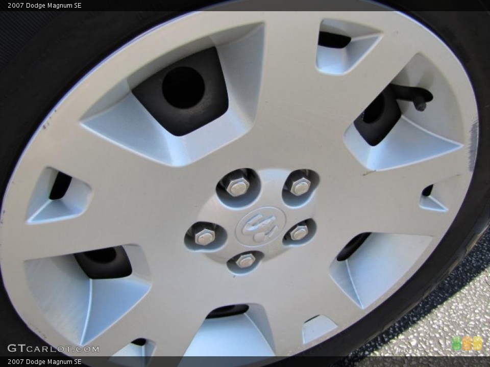 2007 Dodge Magnum SE Wheel and Tire Photo #38200596