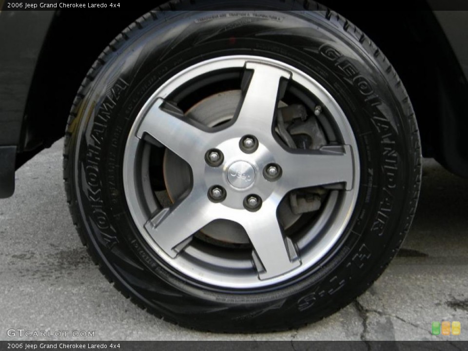 2006 Jeep Grand Cherokee Laredo 4x4 Wheel and Tire Photo #38268985