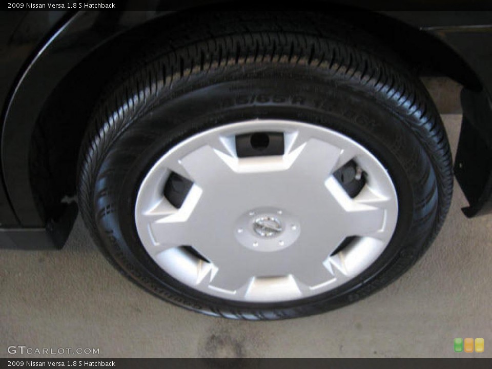 2009 Nissan Versa 1.8 S Hatchback Wheel and Tire Photo #38272076