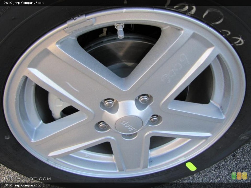 2010 Jeep Compass Sport Wheel and Tire Photo #38312079