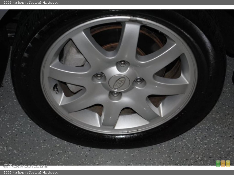 2006 Kia Spectra Spectra5 Hatchback Wheel and Tire Photo #38348910