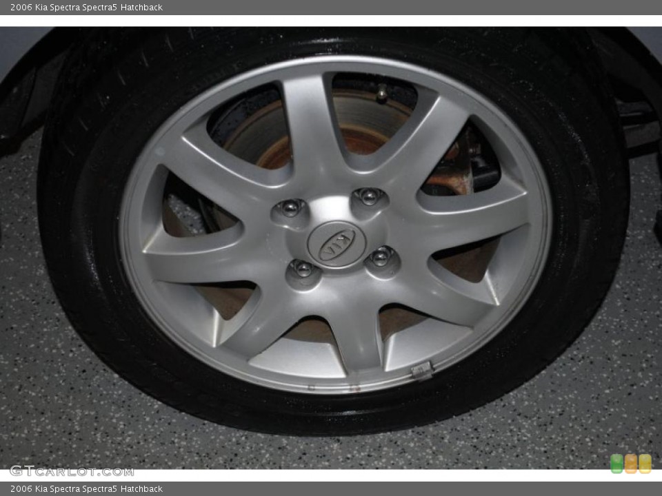 2006 Kia Spectra Spectra5 Hatchback Wheel and Tire Photo #38348926
