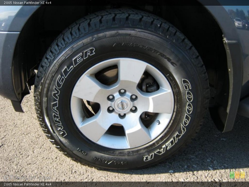 2005 Nissan Pathfinder XE 4x4 Wheel and Tire Photo #38394316