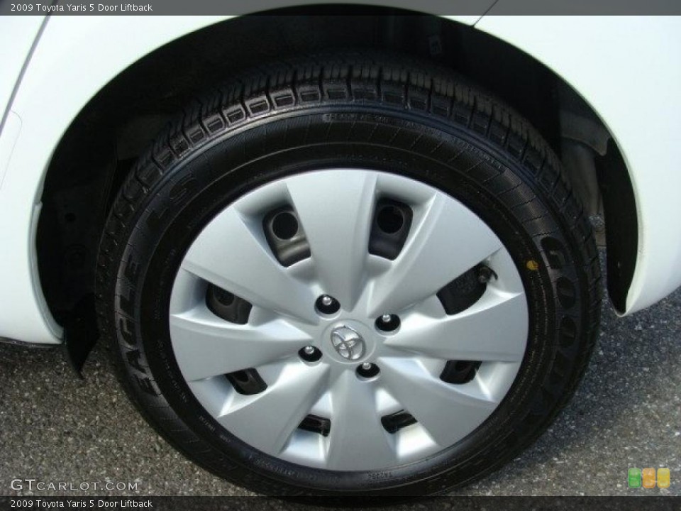 2009 Toyota Yaris 5 Door Liftback Wheel and Tire Photo #38396415