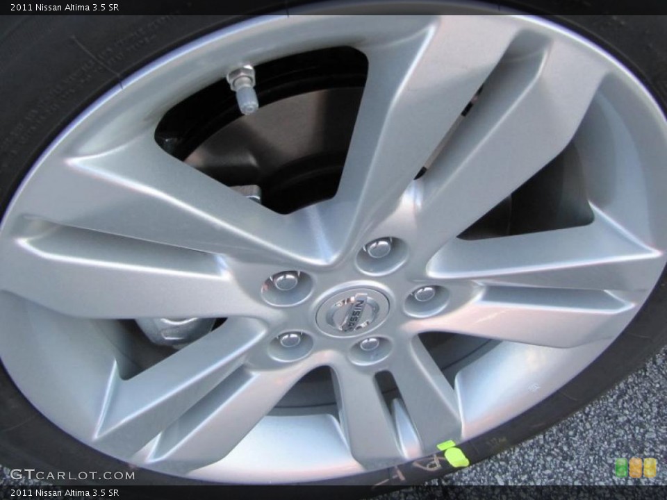 2011 Nissan Altima 3.5 SR Wheel and Tire Photo #38406472