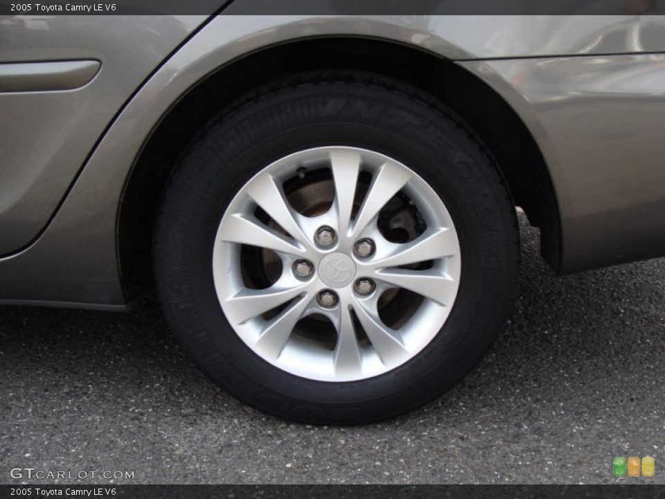 2005 Toyota Camry LE V6 Wheel and Tire Photo #38426909