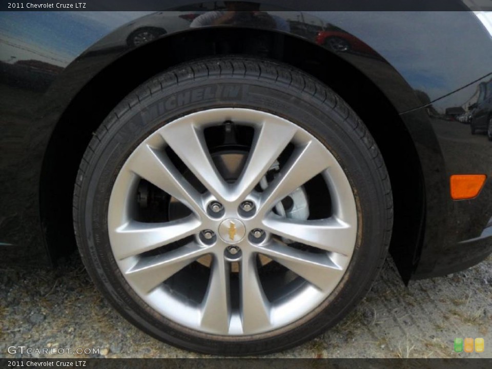 2011 Chevrolet Cruze LTZ Wheel and Tire Photo #38428609