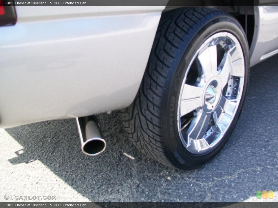 2005 Chevrolet Silverado 1500 LS Extended Cab Wheel and Tire Photo #38462609