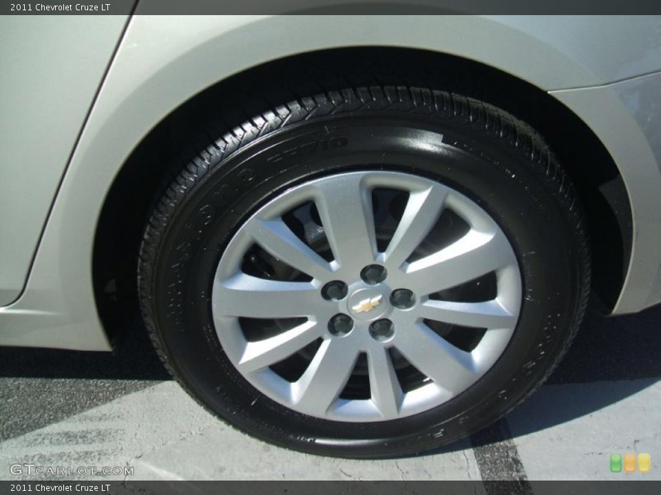 2011 Chevrolet Cruze LT Wheel and Tire Photo #38466837