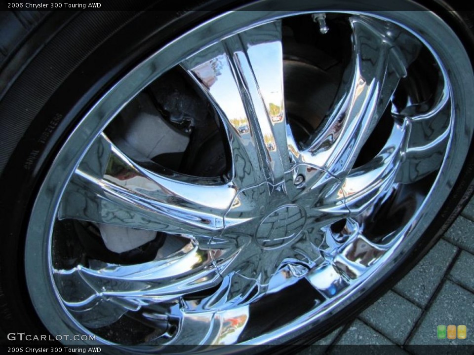 2006 Chrysler 300 Custom Wheel and Tire Photo #38518347