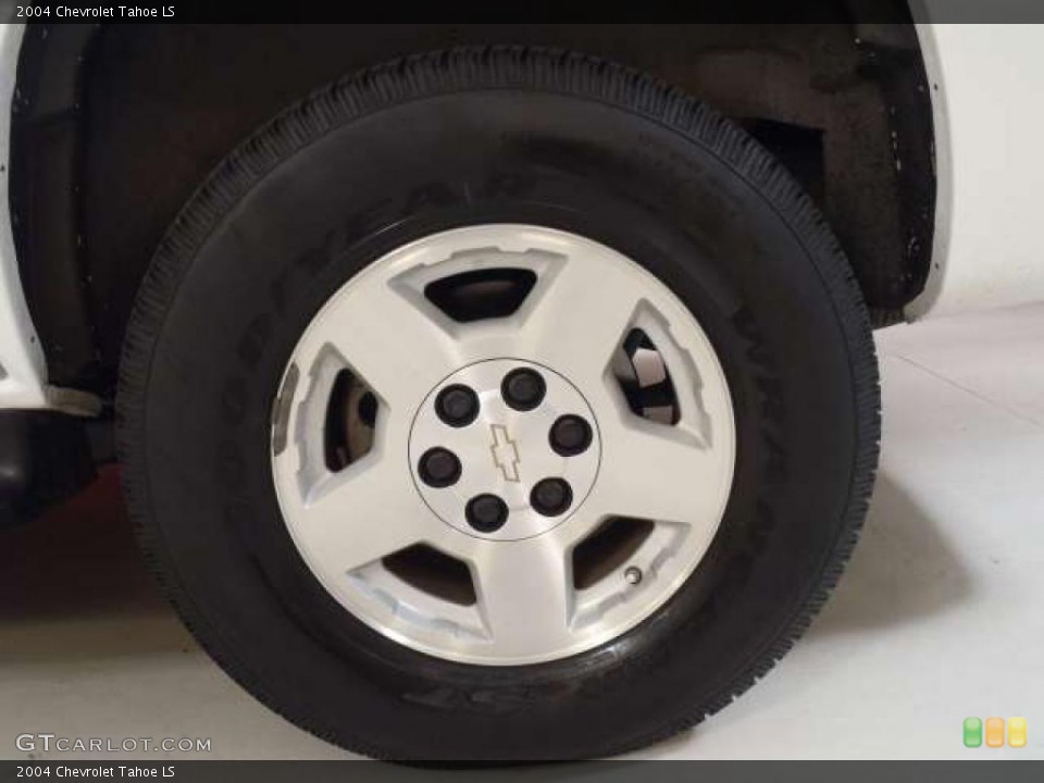2004 Chevrolet Tahoe LS Wheel and Tire Photo #38551569