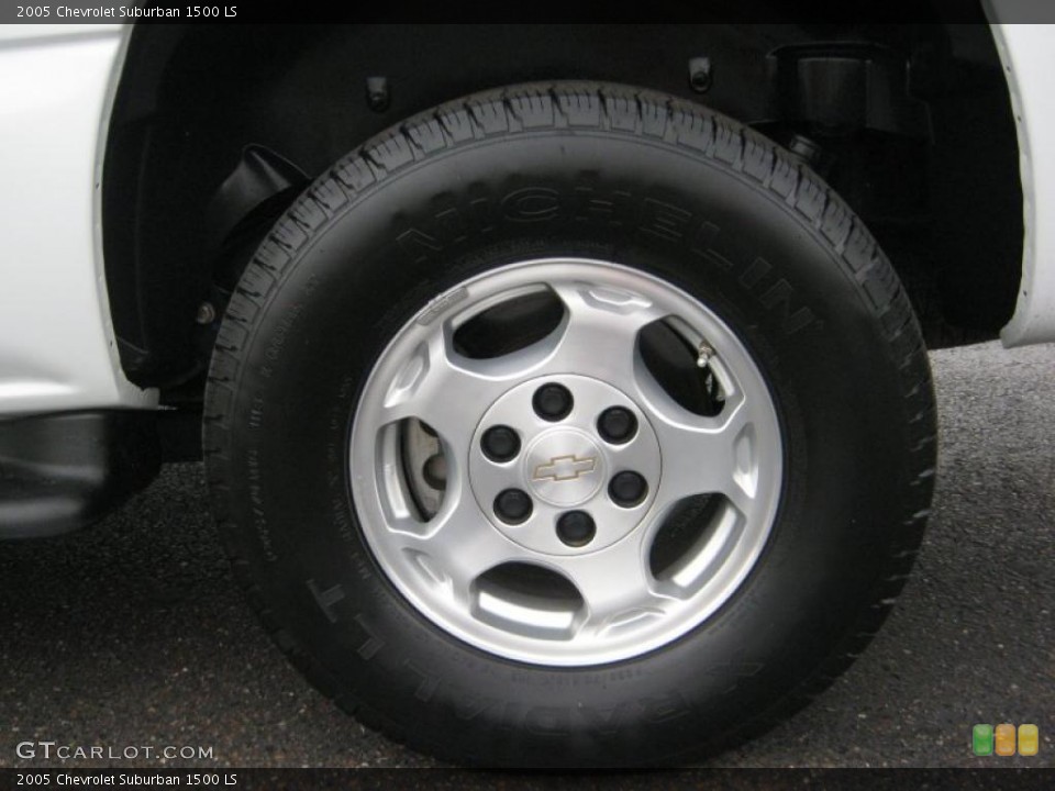 2005 Chevrolet Suburban 1500 LS Wheel and Tire Photo #38577252