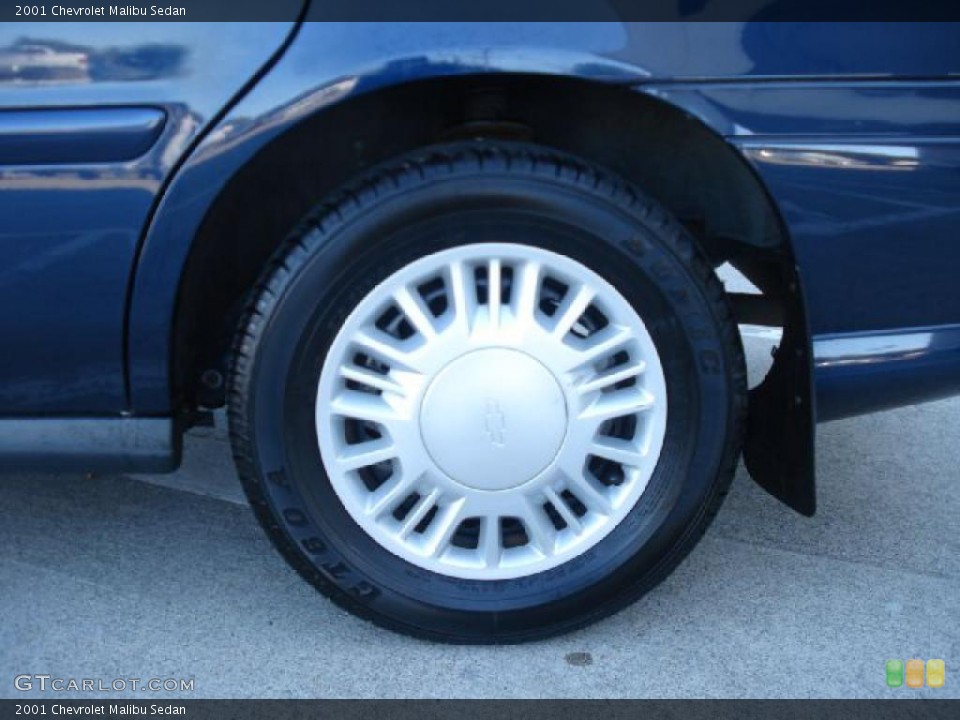 2001 Chevrolet Malibu Sedan Wheel and Tire Photo #38607341