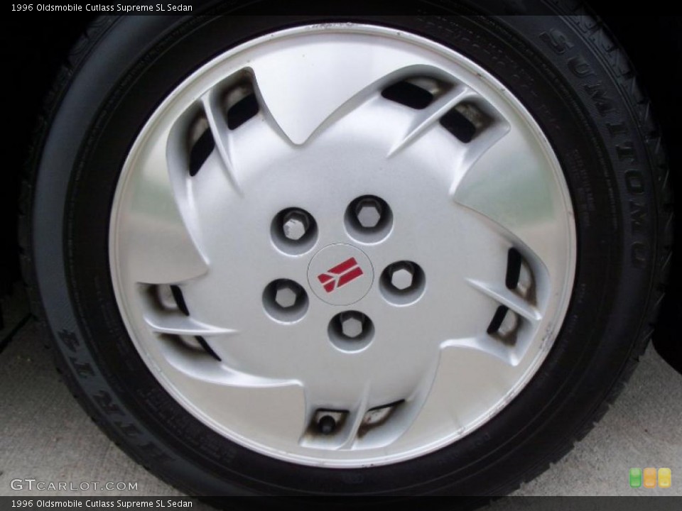 1996 Oldsmobile Cutlass Supreme SL Sedan Wheel and Tire Photo #38628422