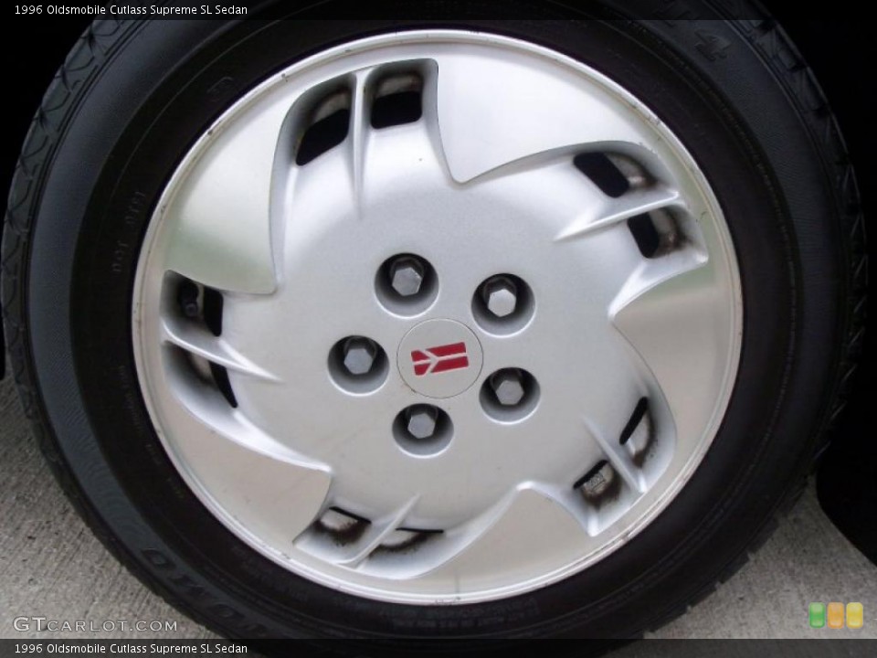 1996 Oldsmobile Cutlass Supreme SL Sedan Wheel and Tire Photo #38628438