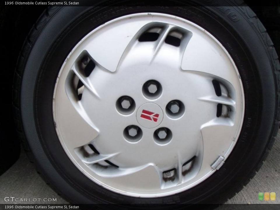 1996 Oldsmobile Cutlass Supreme SL Sedan Wheel and Tire Photo #38628454
