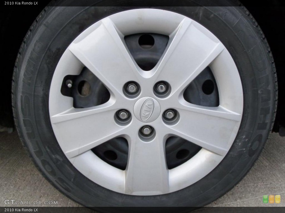 2010 Kia Rondo LX Wheel and Tire Photo #38629326