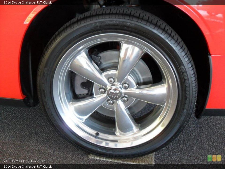 2010 Dodge Challenger R/T Classic Wheel and Tire Photo #38629686