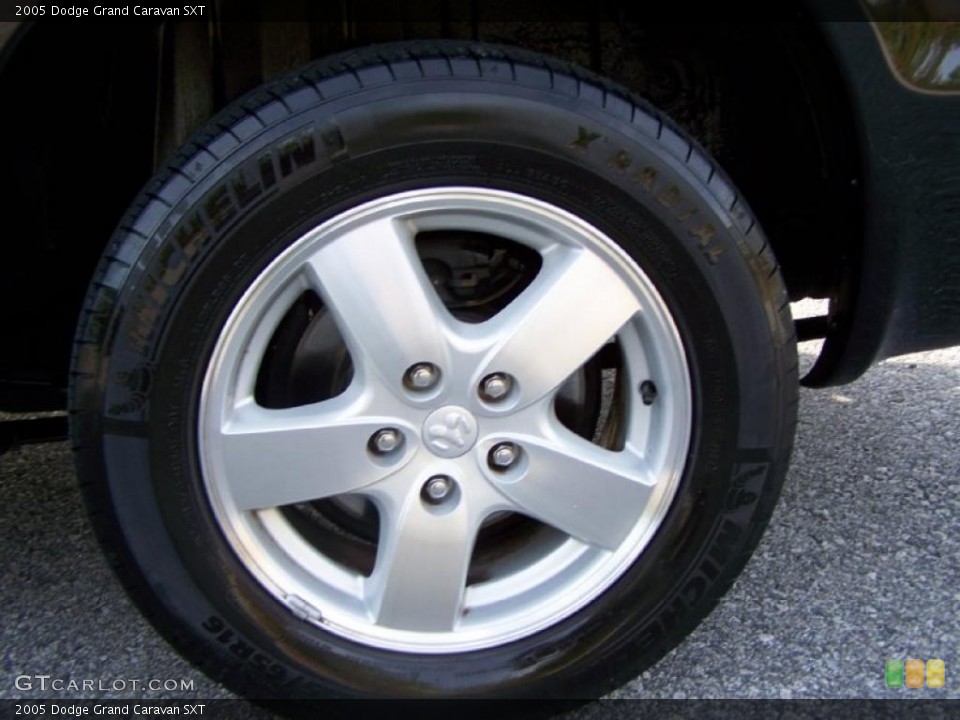 2005 Dodge Grand Caravan SXT Wheel and Tire Photo #38646858