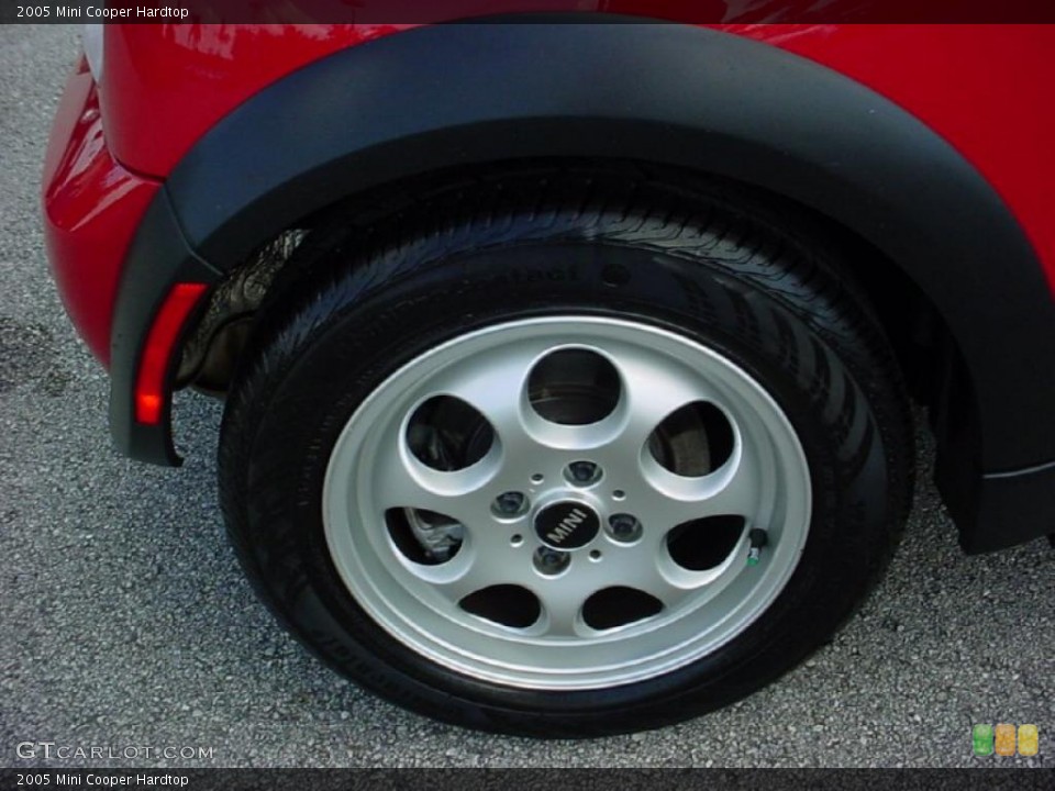 2005 Mini Cooper Hardtop Wheel and Tire Photo #38652350