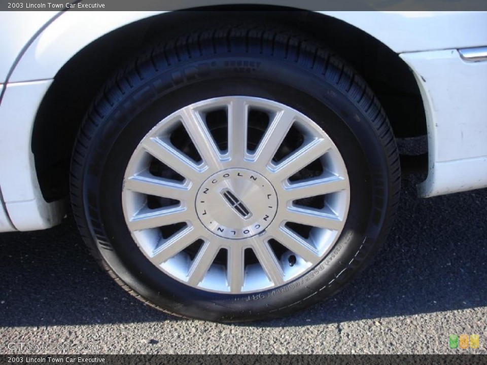 2003 Lincoln Town Car Executive Wheel and Tire Photo #38660310