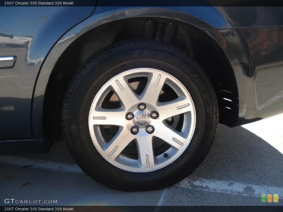 2007 Chrysler 300  Wheel and Tire Photo #38668883