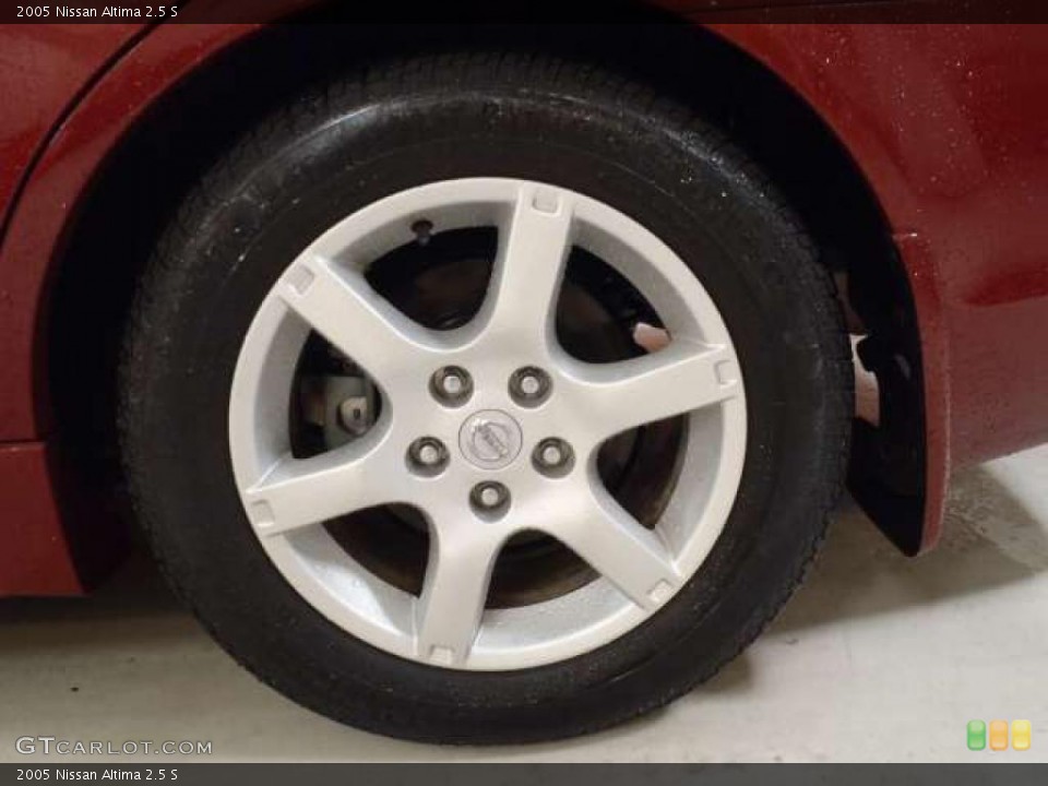 2005 Nissan Altima 2.5 S Wheel and Tire Photo #38688480