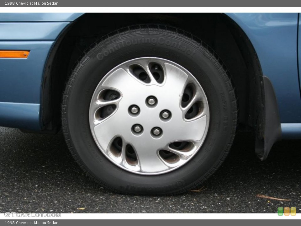 1998 Chevrolet Malibu Sedan Wheel and Tire Photo #38698491